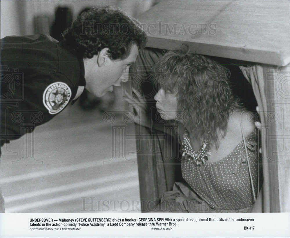 1984 Press Photo Police Academy Steve Guttenberg Georgina Spelvin - Historic Images