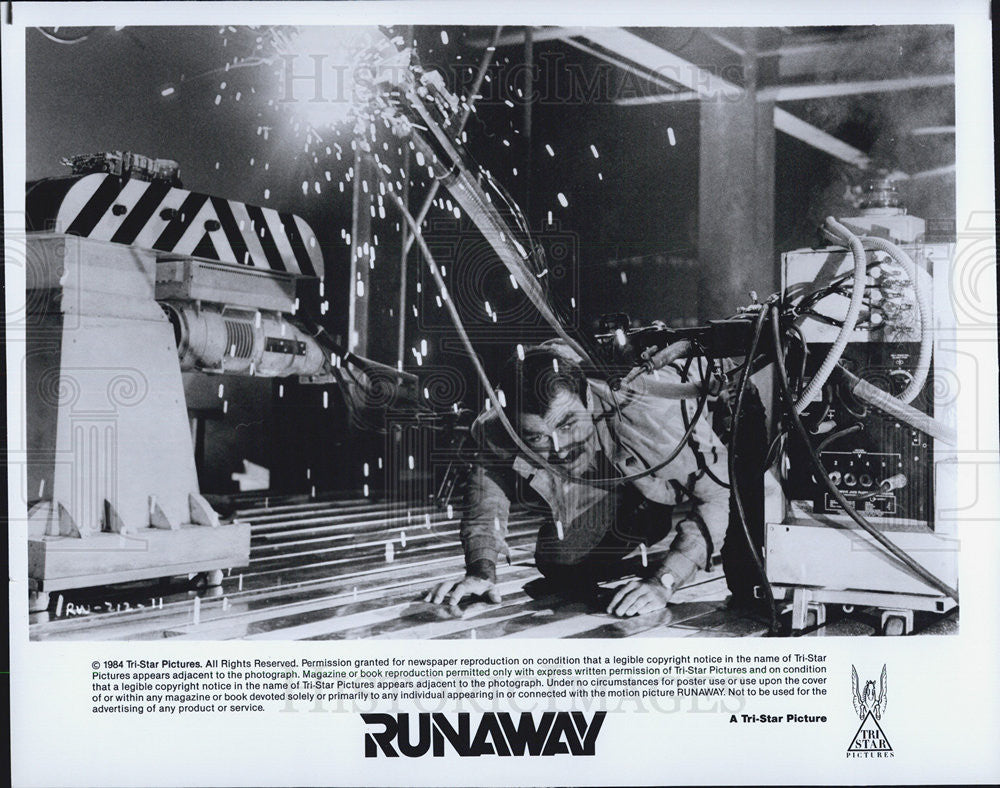 1984 Press Photo Tom Selleck in &quot;Runaway&quot; - Historic Images