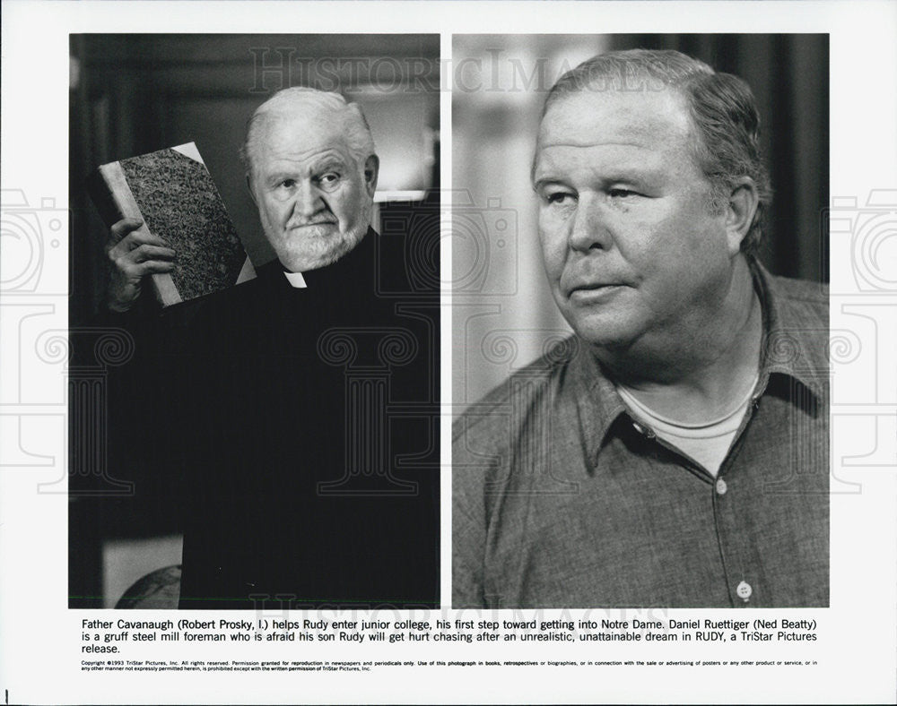 1993 Press Photo Robert Proskey Jr And Ned Beatty In &quot;Rudy&quot; - Historic Images