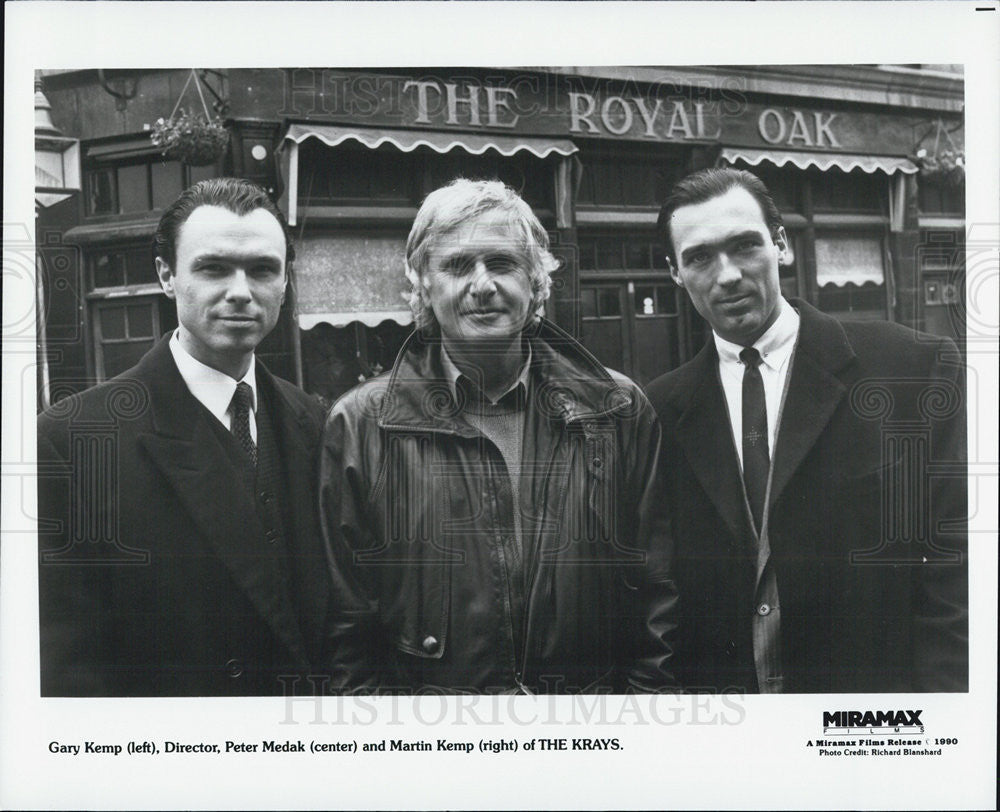 1990 Press Photo Gary Kemp Director Peter Medak Martin The Krays Miramax Film - Historic Images