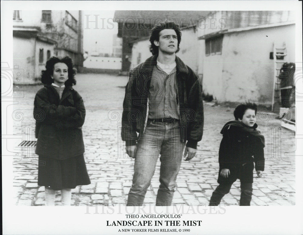 1988 Press Photo Children In &quot;Landscape In The Mist&quot; COPY - Historic Images