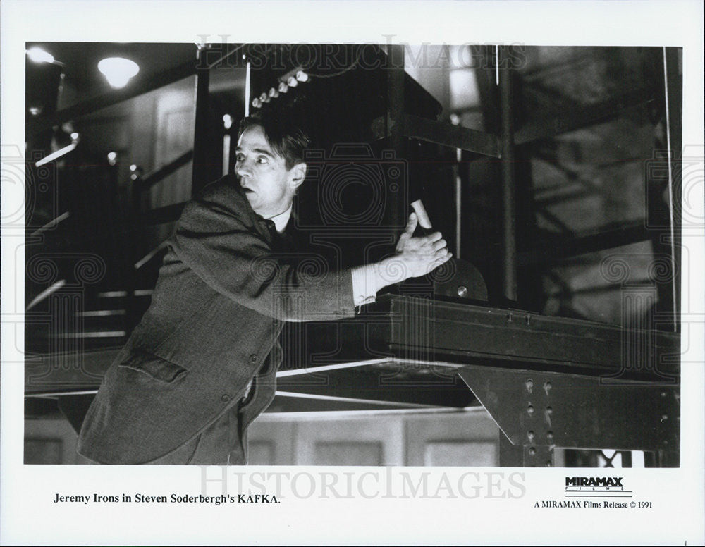 1991 Press Photo Jeremy Irons on &quot;Kafka&quot; - Historic Images