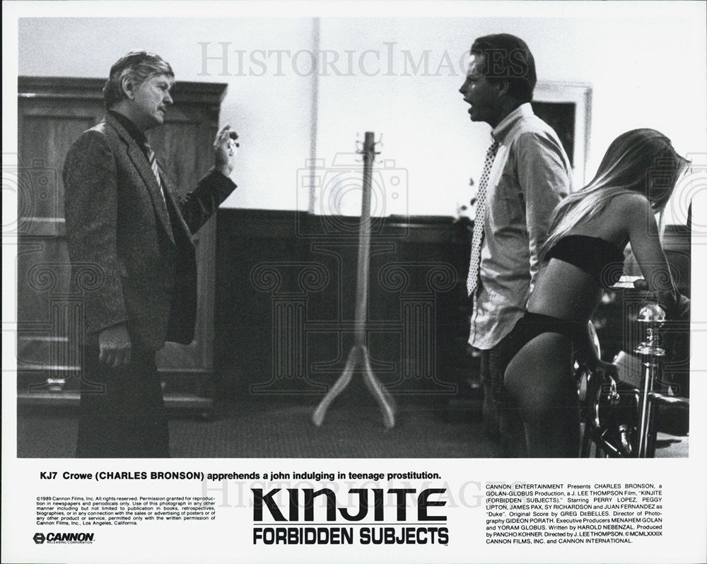 1989 Press Photo Charles Bronson Apprehends John In Kinjite Forbidden Subjects - Historic Images