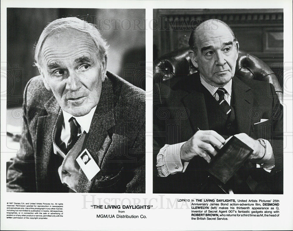 1987 Press Photo Desmond Llewelyn,Robert Brown in &quot;The Living Daylights&quot; - Historic Images