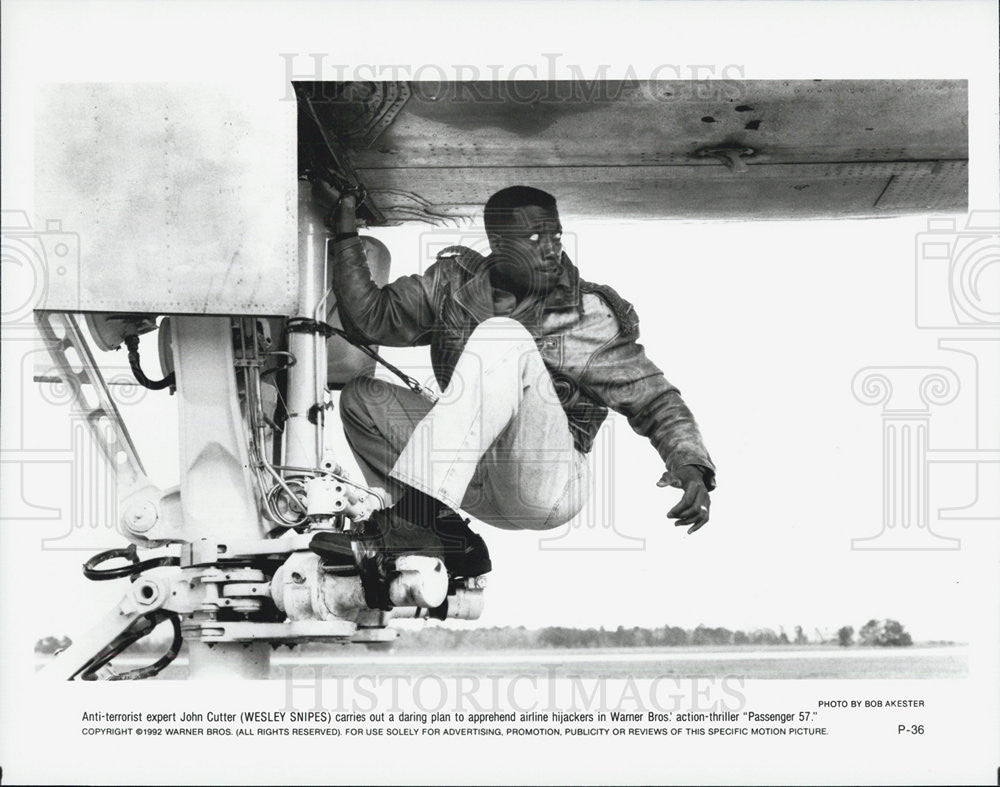 1992 Press Photo Wesley Snipes in &quot;Passenger 57&quot; - Historic Images