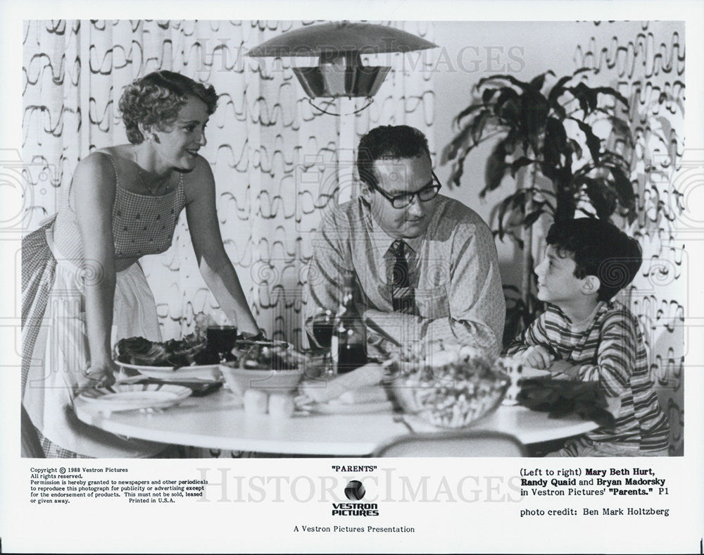 1988 Press Photo Mary Beth Hurt, Randy Quaid &amp; Bryan Madorsky in &quot;Parents&quot; - Historic Images