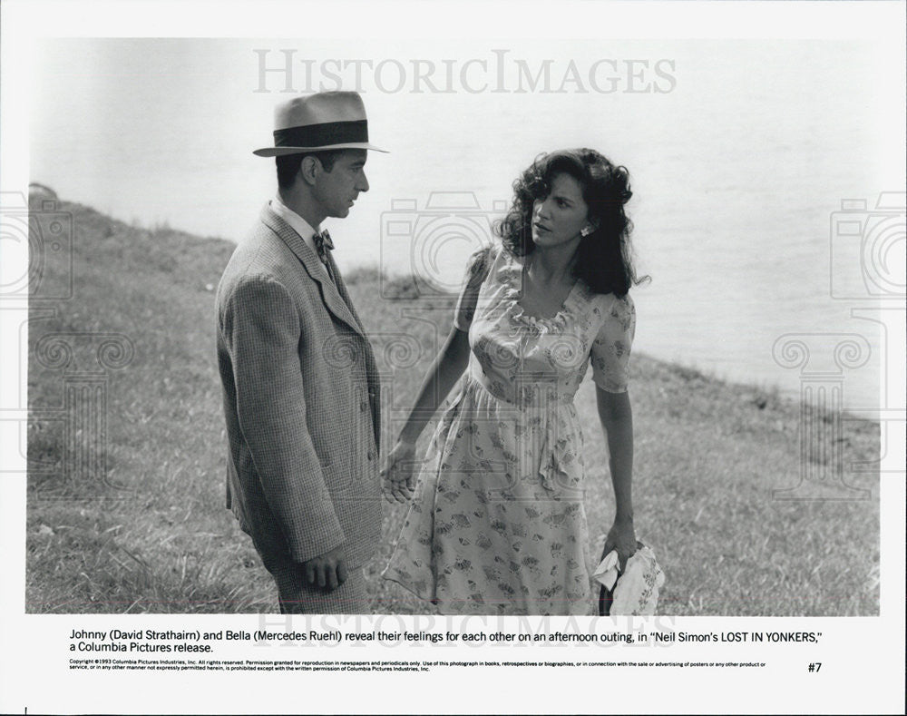 1993 Press Photo David Strathairn in &quot;Neil Simon&#39;s Lost in Yonkers&quot; - Historic Images