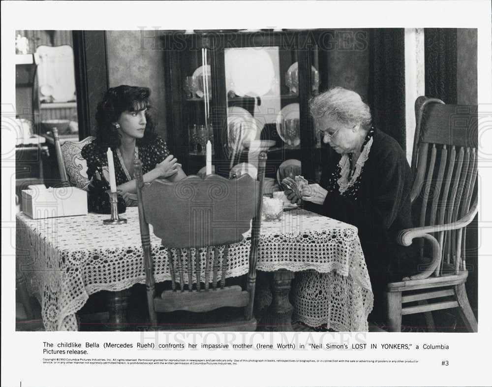 1993 Press Photo Mercedes Ruehl and Irene Worth in &quot;Lost in Yonkers&quot; - Historic Images