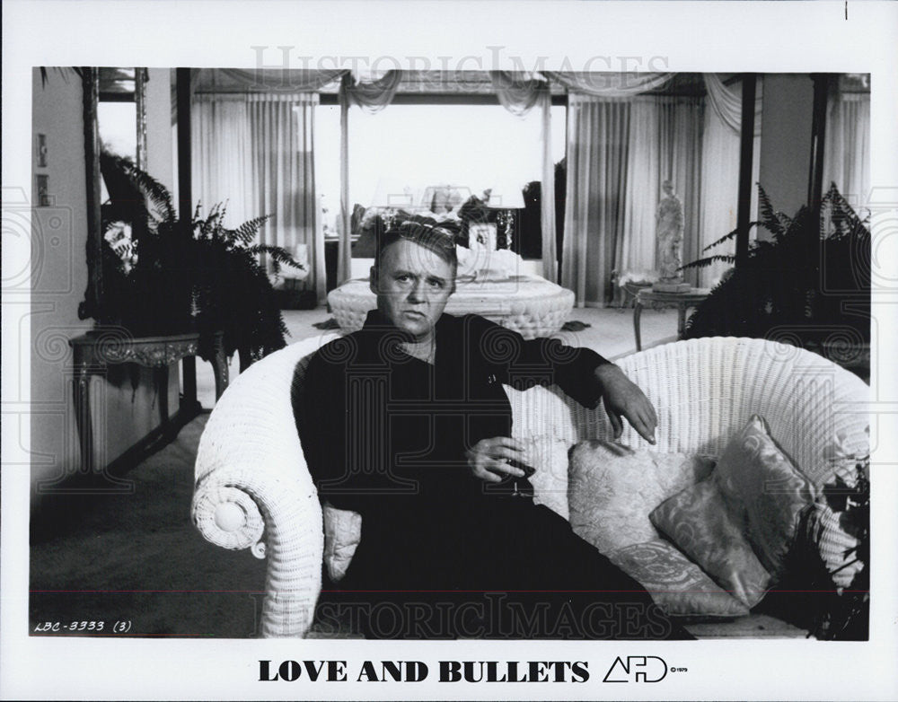 Press Photo Rod Steiger in Love And Bullets - Historic Images