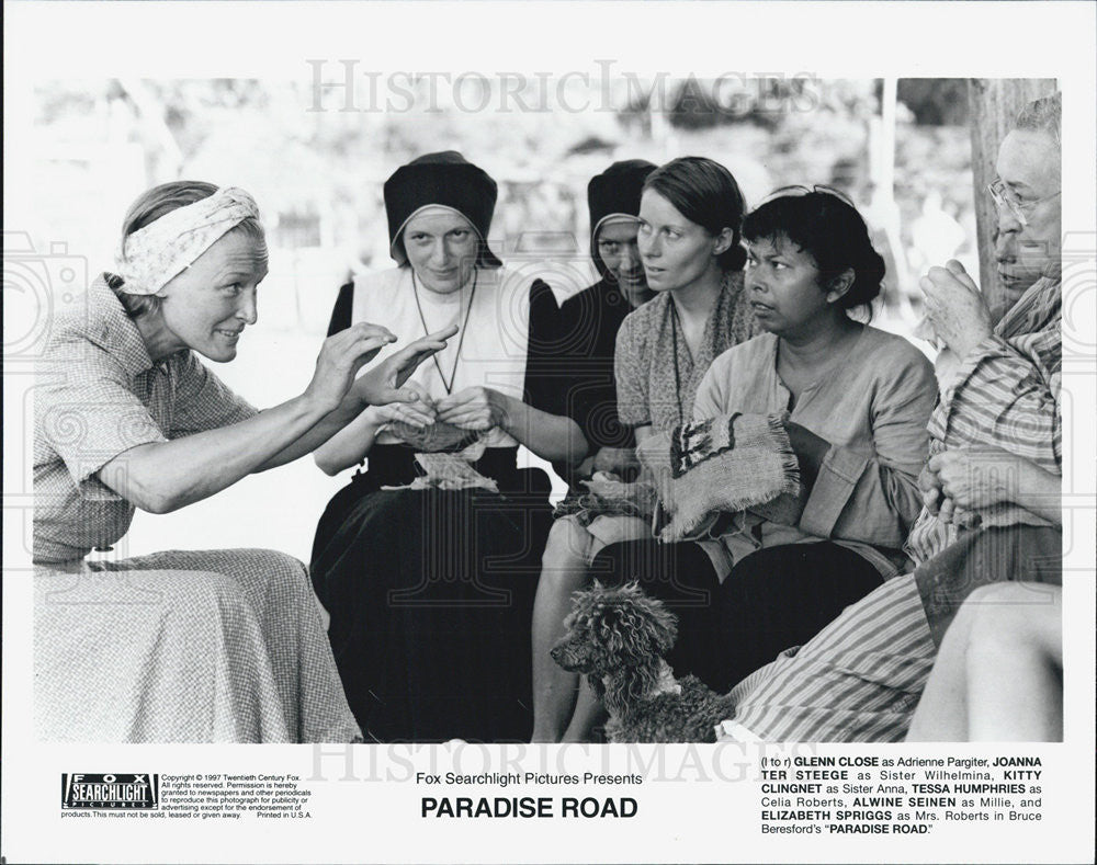 1997 Press Photo Glenn Close, Joanna Ter Steege star in &quot;Paradise Road&quot; - Historic Images