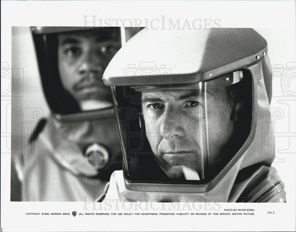 1995 Press Photo Outbreak movie scene with actors in protective gear - Historic Images