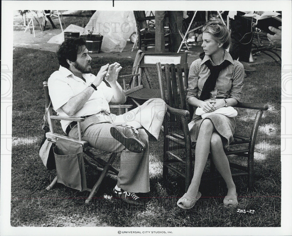 Press Photo Dir Larry Peerce with Marilyn Hassett in The Other Side of the Mt - Historic Images