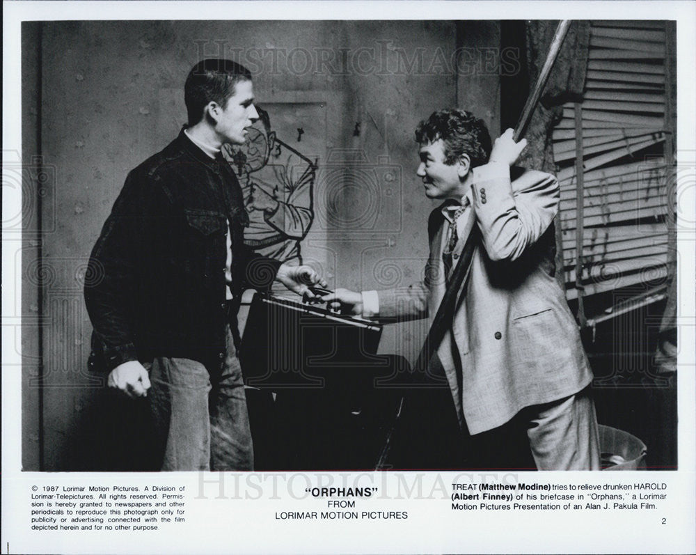 1987 Press Photo of Matthew Modine and Albert Finney in &quot;Orphans&quot; - Historic Images