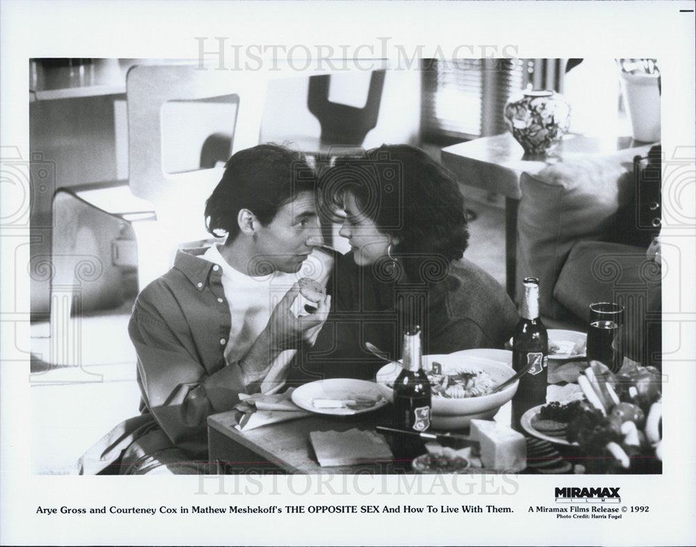 1992 Press Photo Arye Gross, Courteney Cox, The Opposite Sex - Historic Images