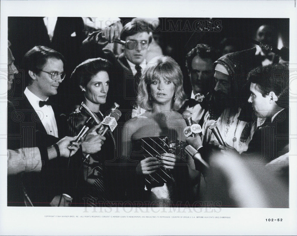 1984 Press Photo Protocol Goldie Hawn Warner Brothers - Historic Images