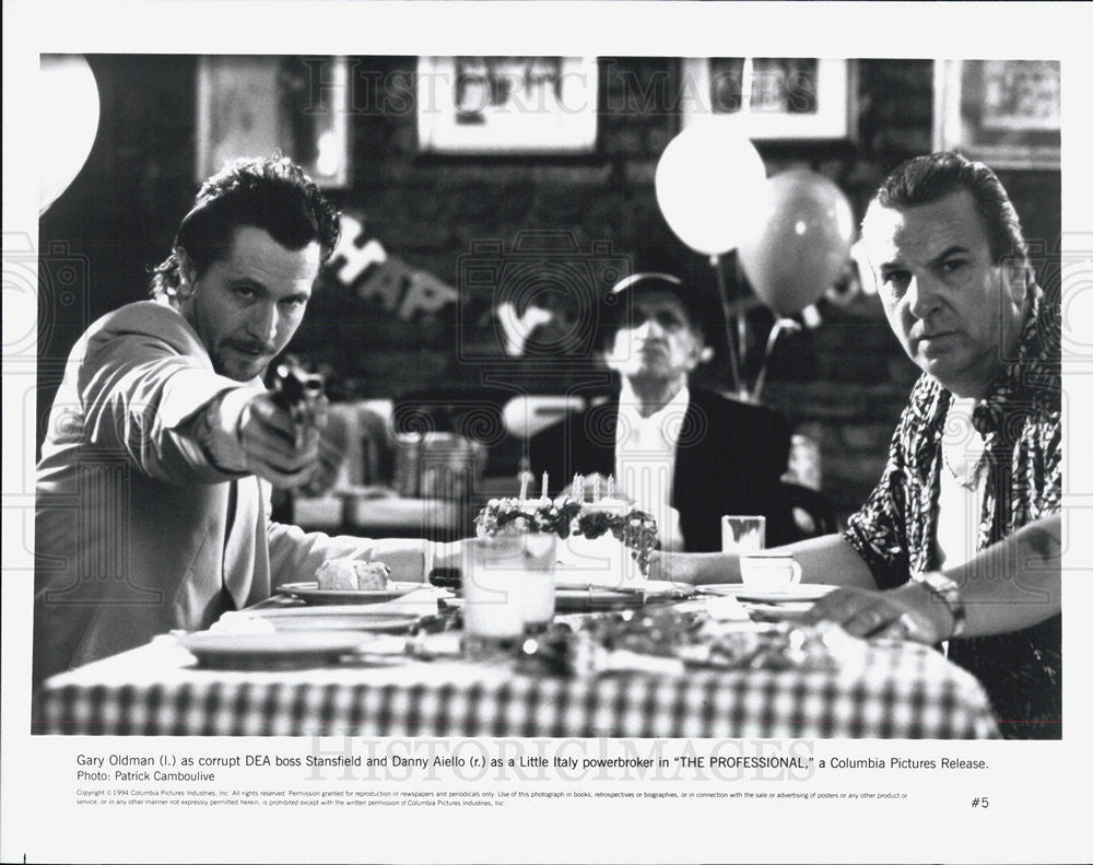 1994 Press Photo Gary Oldman, Danny Aiello, The Professional - Historic Images