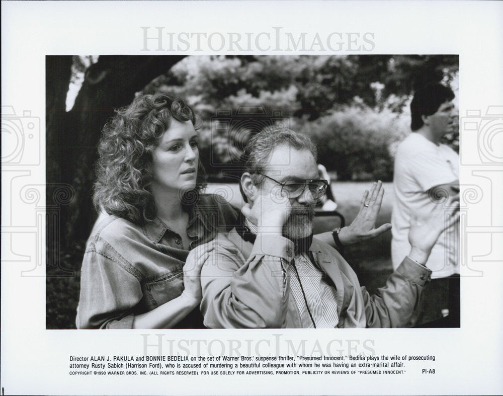 1990 Press Photo Director Alan J. Pakula &amp; Bonnie Bedelia of Presumed Innocent - Historic Images