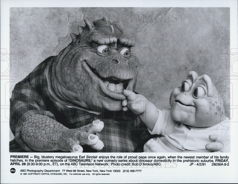 1991 Press Photo Scene from &quot;Dinosaurs&quot; - Historic Images