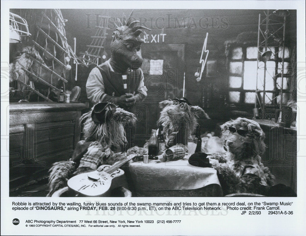 1993 Press Photo Scene from &quot;Dinosaurs&quot; - Historic Images