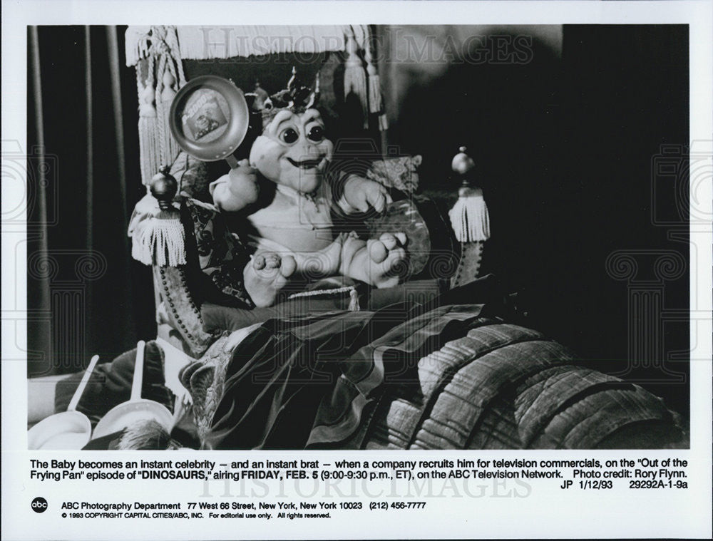 1993 Press Photo Scene from &quot;Dinosaurs&quot; - Historic Images