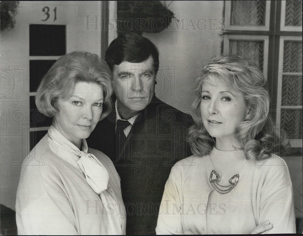 1987 Press Photo Ellen Burstyn Alan Bates Teri Garr Pack of Lies CBS Television - Historic Images