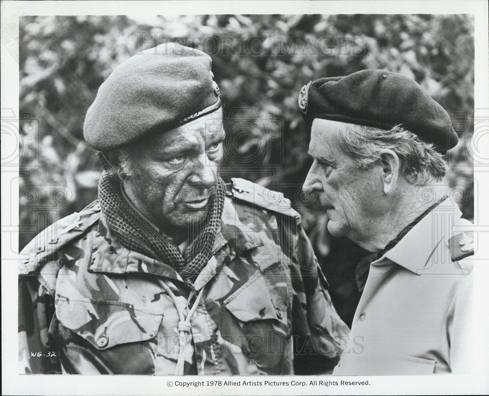 1978 Press Photo Two men talking - Historic Images