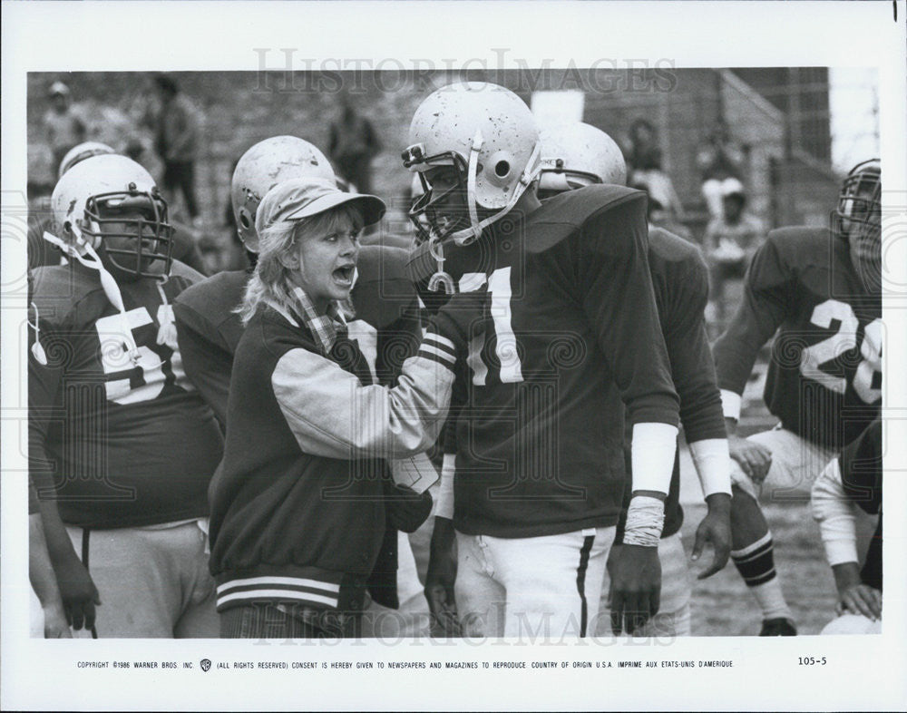 1986 Press Photo A woman coach scolding a football player - Historic Images