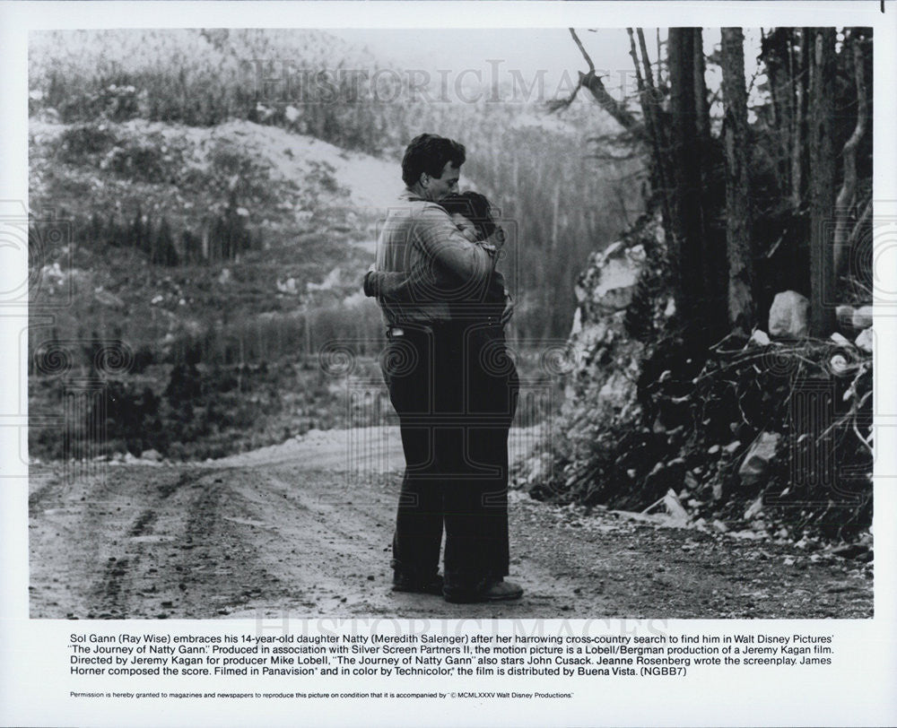 Press Photo Ray Wise and Meredith Salenger in The Journey Of Natty Gann - Historic Images
