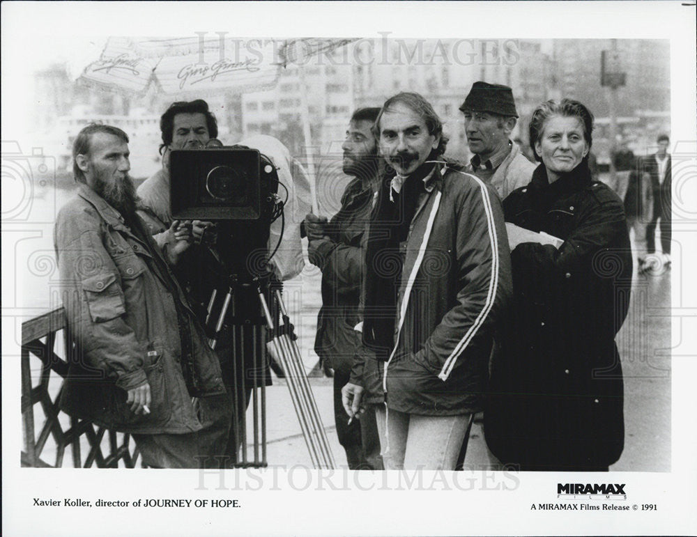 1991 Press Photo Xavier Koller Journey of Hope Director Miramax - Historic Images