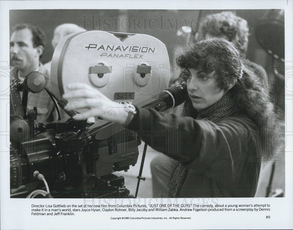 Press Photo Director Lisa Gottlieb on the set of Just One Of The Guys - Historic Images