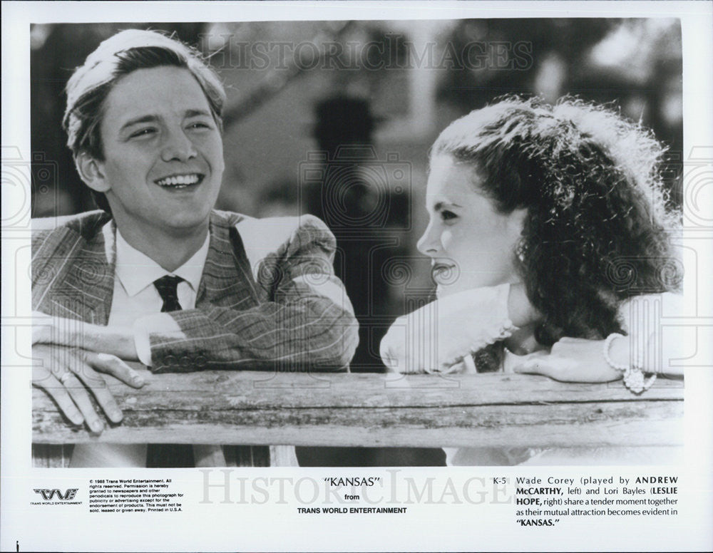 Press Photo Andrew McCarthy and Leslie Hope in Kansas - Historic Images