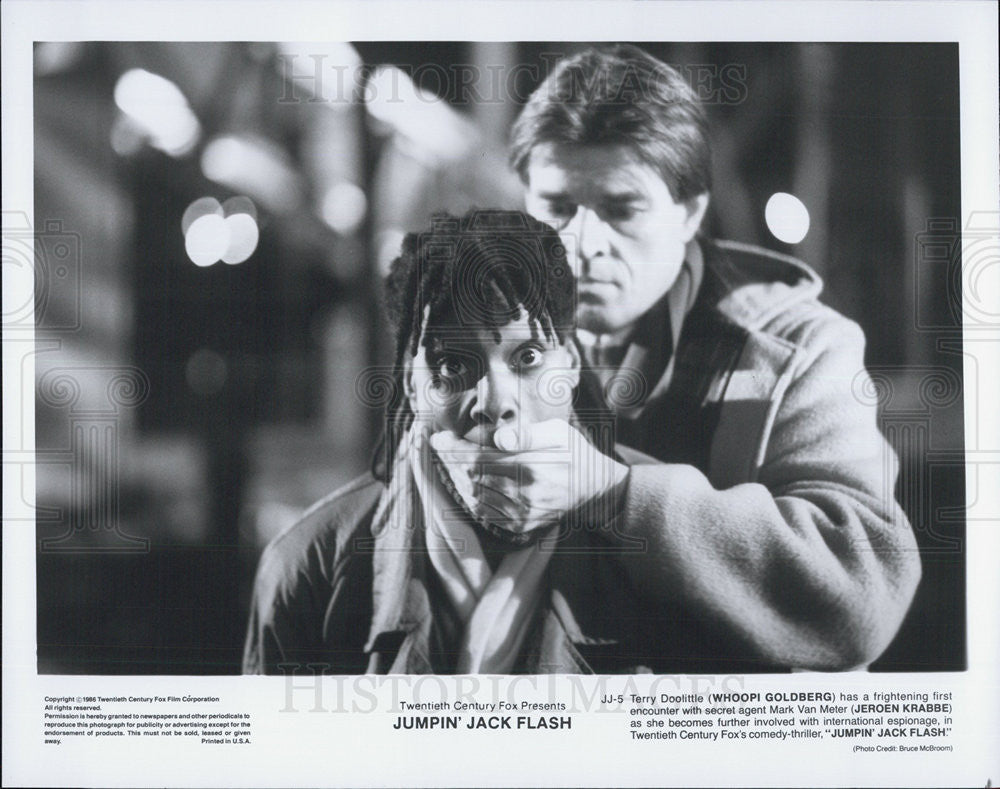 1986 Press Photo Whoopi Goldberg in &quot;Jumpin&#39; Jack Flash&quot; - Historic Images