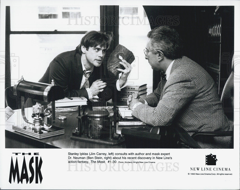 Press Photo Jim Carrey and Ben Stein in The Mask - Historic Images