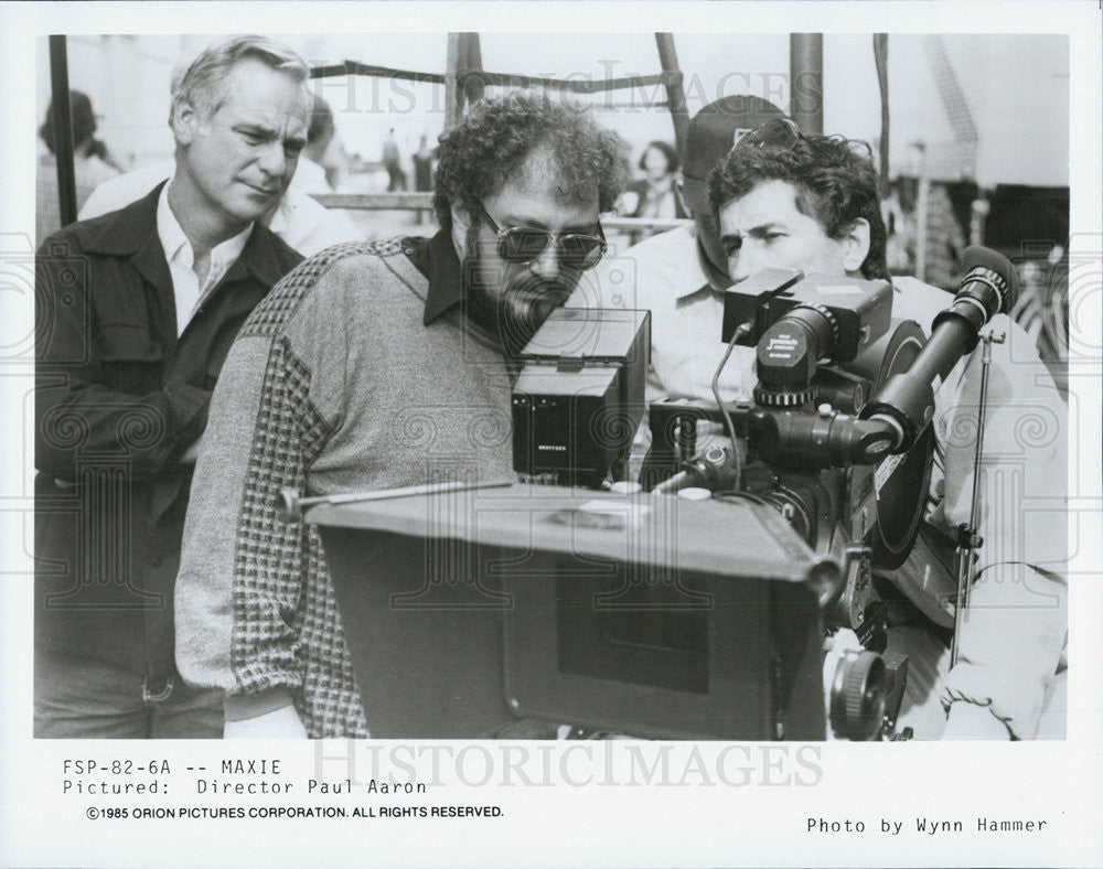 1985 Press Photo Paul Aaron Directs &quot;Maxie&quot; - Historic Images