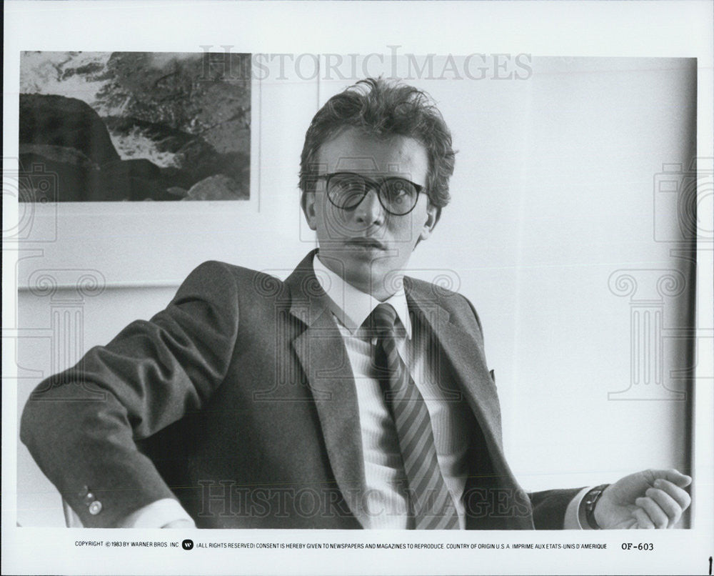 1983 Press Photo Man Sitting Down - Historic Images