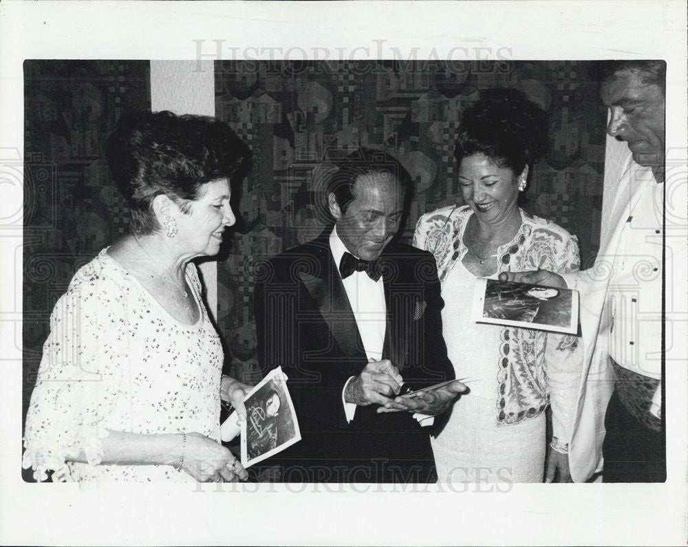 1993 Press Photo Paul Anka Singer Dinner MCF Pat Siegel Bea Torris - Historic Images