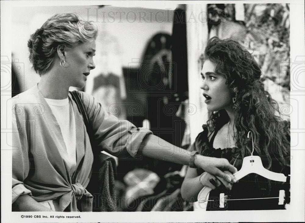 1990 Press Photo Sharon Gless &amp; Lisa Rieffel on &quot;The Trials of Rosie O&#39;Neill&quot; - Historic Images