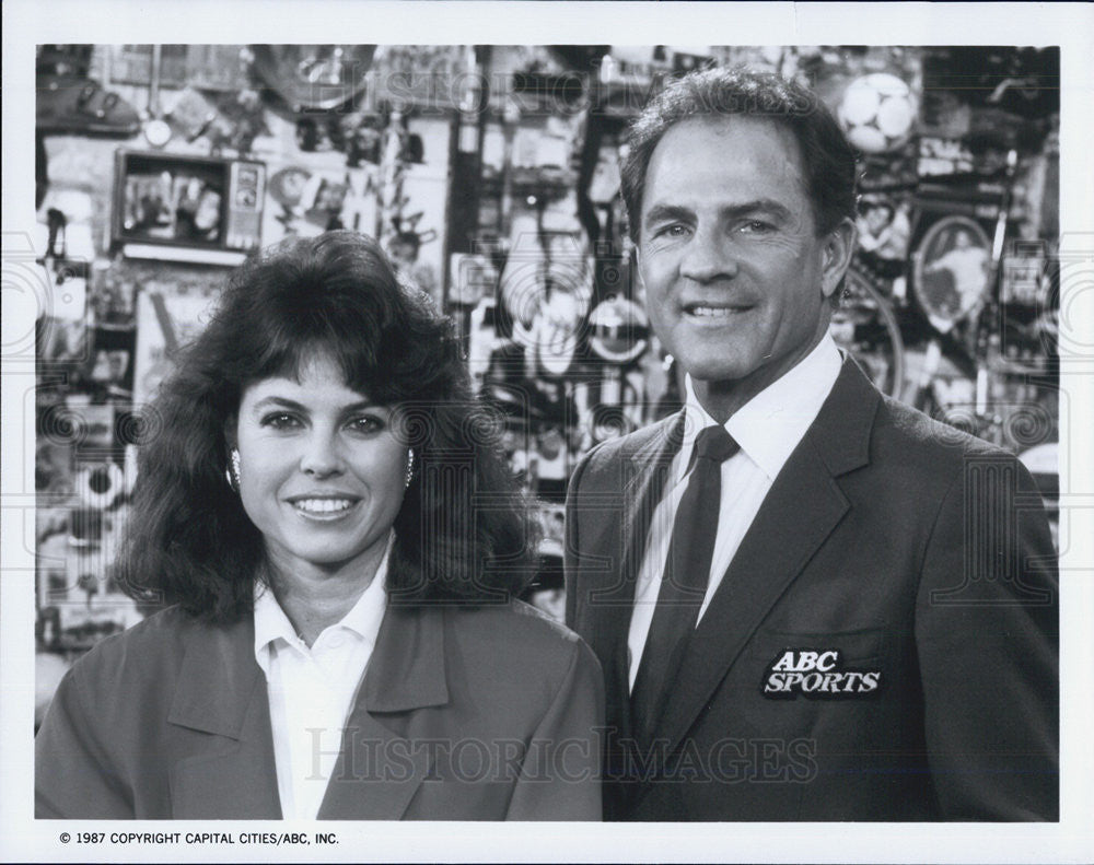 1987 Press Photo of Becky Dixon &amp; Frank Gifford of ABC&#39;s Wide World of Sports - Historic Images