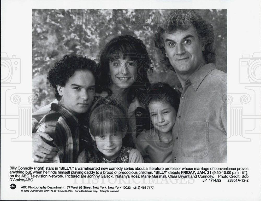 1992 Press Photo Billy Connolly Johnny Galecki Natanya Ross In Billy With Marie - Historic Images