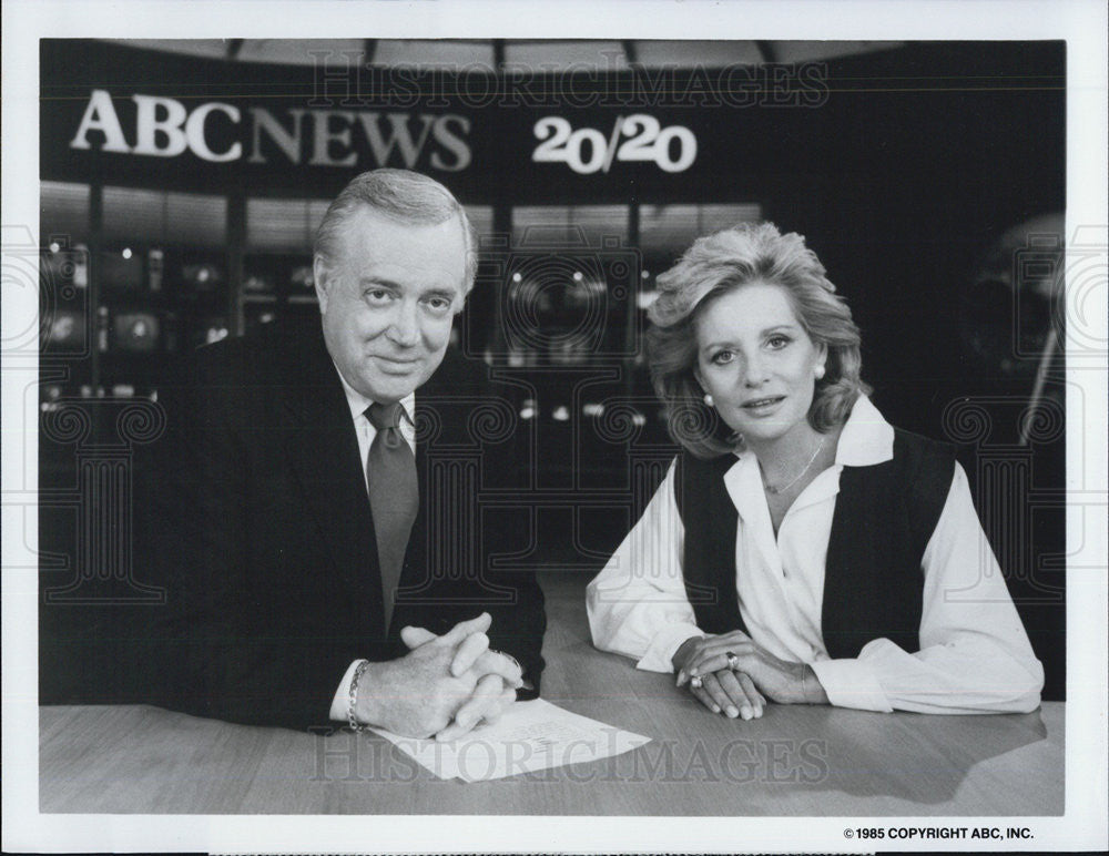 Press Photo Hugh Downs and Barbara Walters in 20/20 - Historic Images