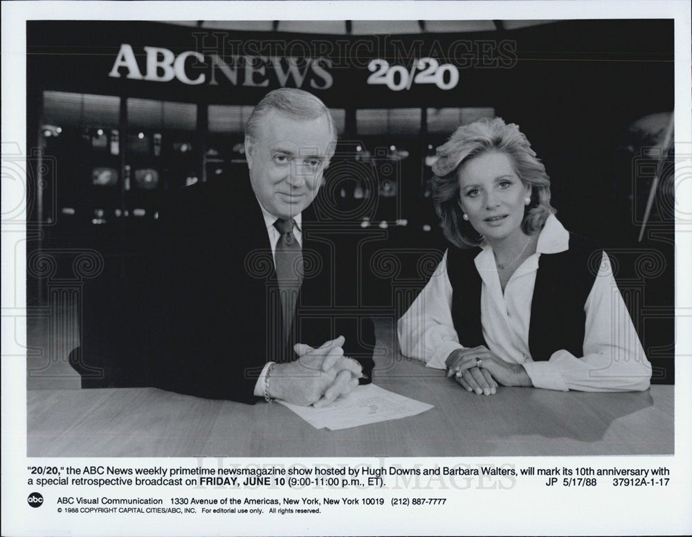 1988 Press Photo Hugh Downs and Barbara Walters in 20/20 - Historic Images