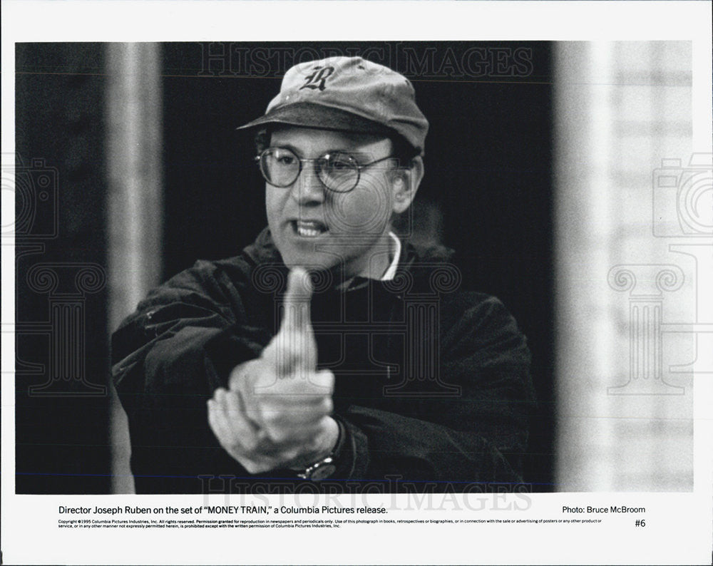 1995 Press Photo Money Train Director Joseph Ruben On Set COPY - Historic Images