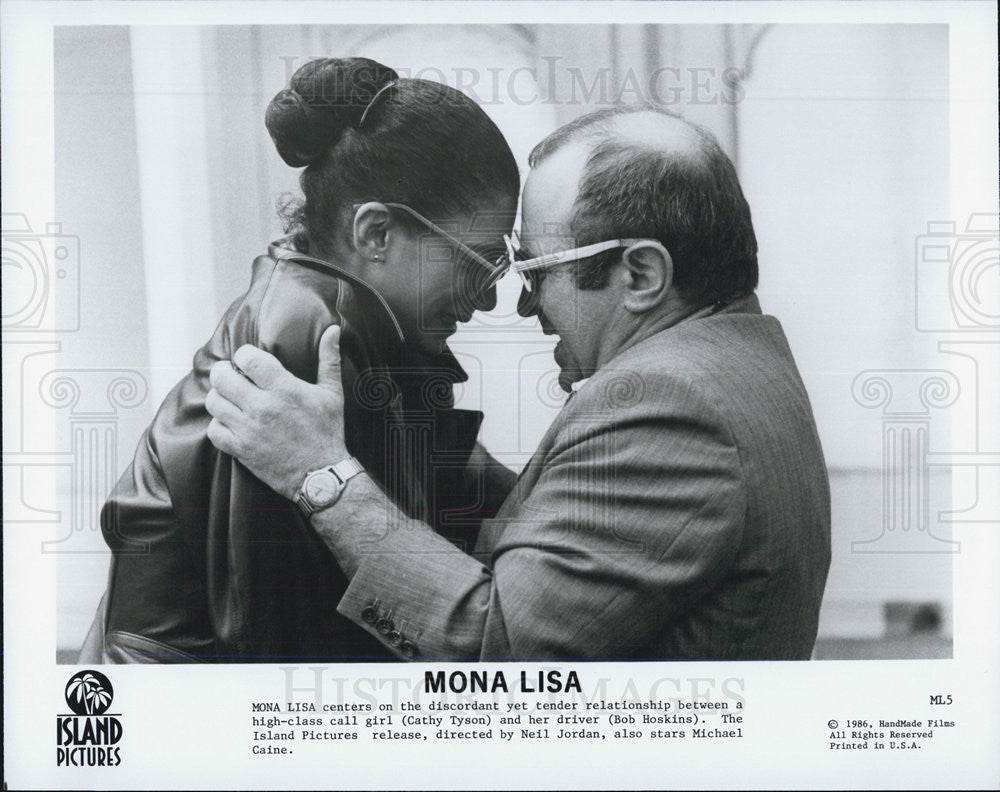 Press Photo Actors Cathy Tyson and Bob Hoskins in 1986 Film &quot;Mona Lisa&quot; - Historic Images