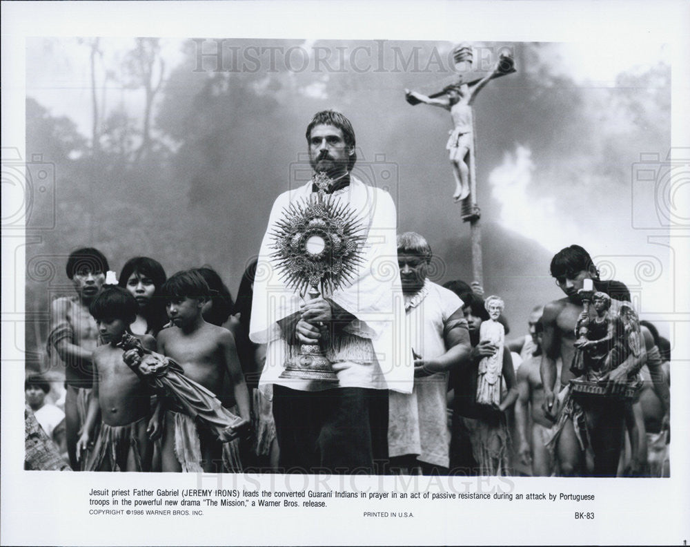 Press Photo Actor Jeremy Irons as Father Gabriel in 1986 Film &quot;The Mission&quot; - Historic Images