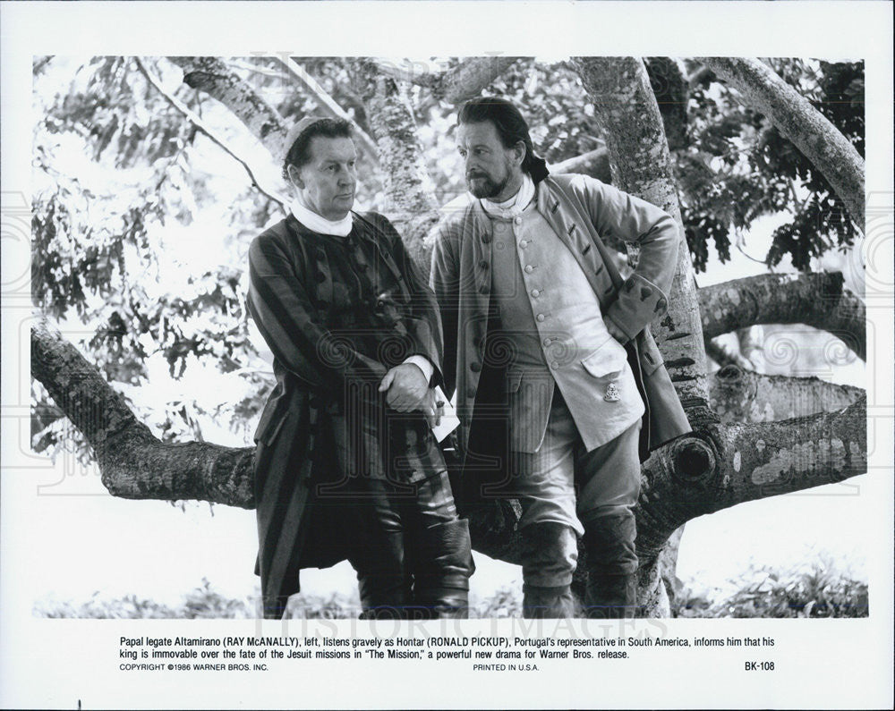1982 Press Photo Ray McAnally and Ronald Pickup in &quot;The Mission&quot; - Historic Images