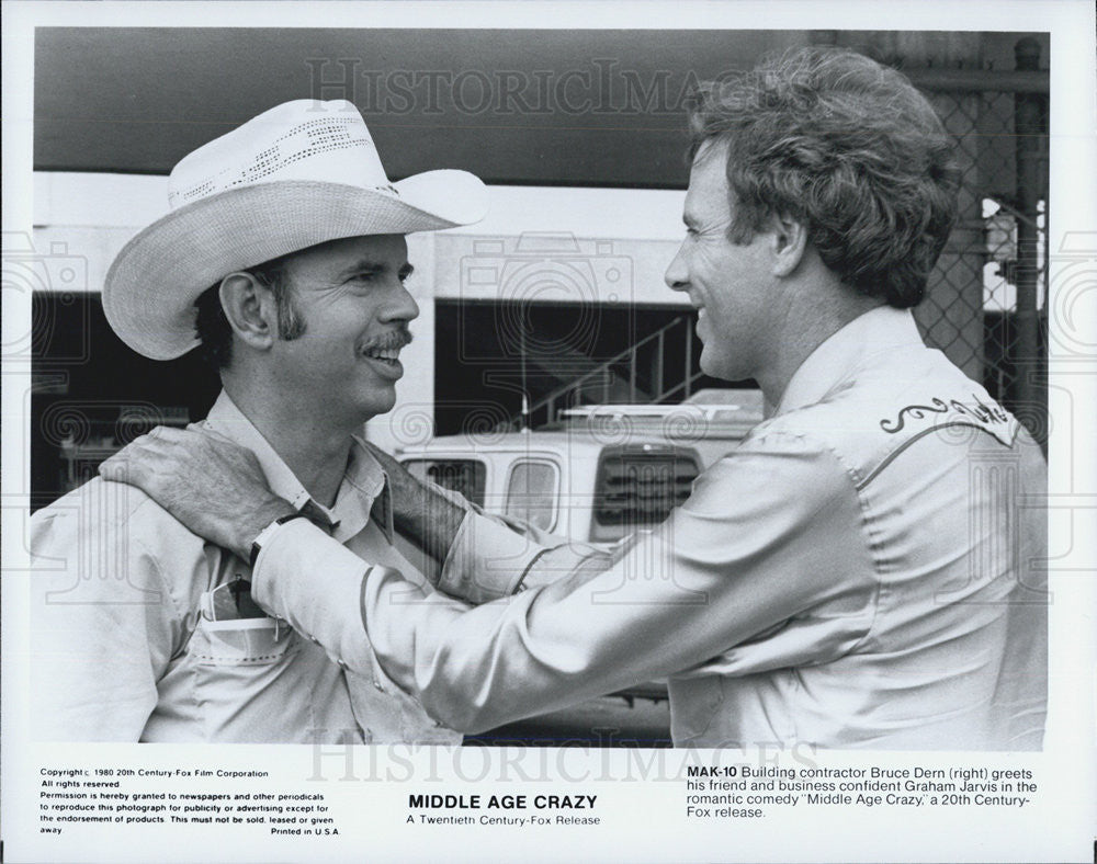 1980 Press Photo Middle Age Crazy Film Bruce Davis Graham Jarvis Talking Scene - Historic Images