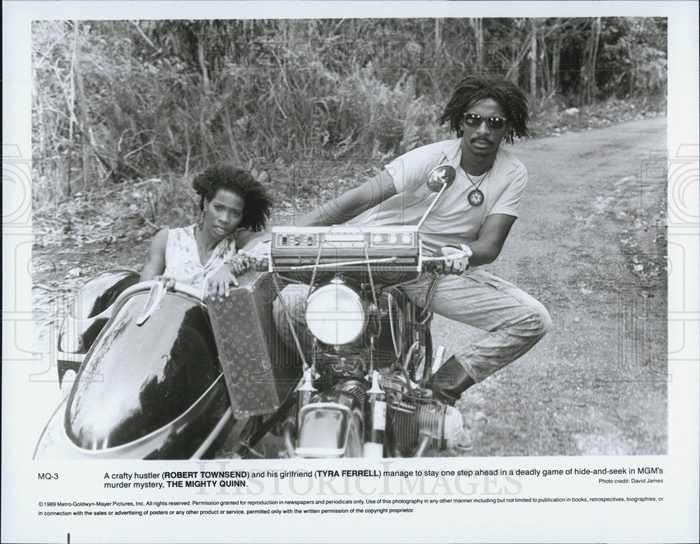 1989 Press Photo The Mighty Quinn Film Tyra Ferrell Robert Townsend Scene - Historic Images