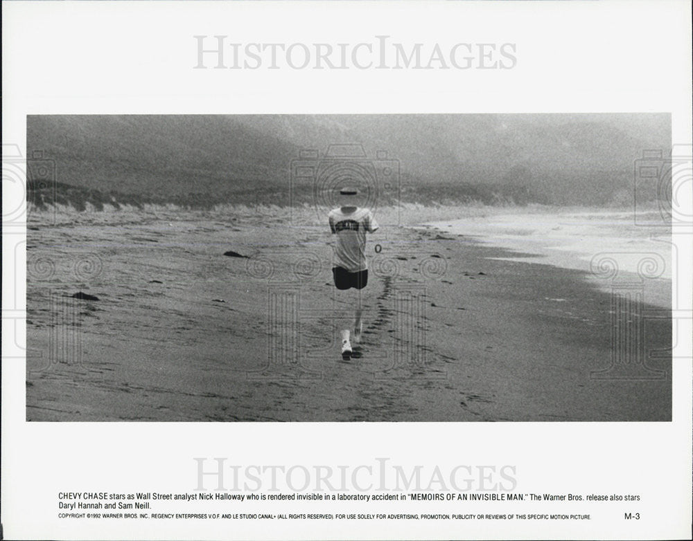 1987 Press Photo Chevy Chase stars as &quot;Memoirs of an Invisible Man&quot; - Historic Images