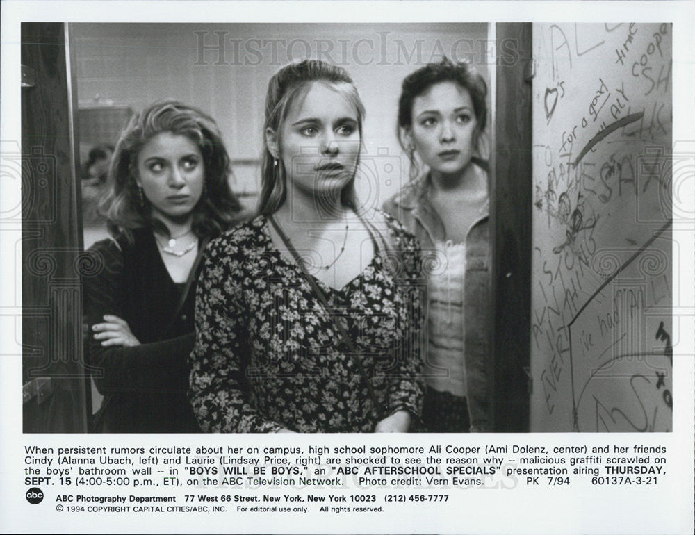 1994 Press Photo Boys Will Be Boys Cast Ami Dolenz/Alanna Ubach And Linsay Price - Historic Images