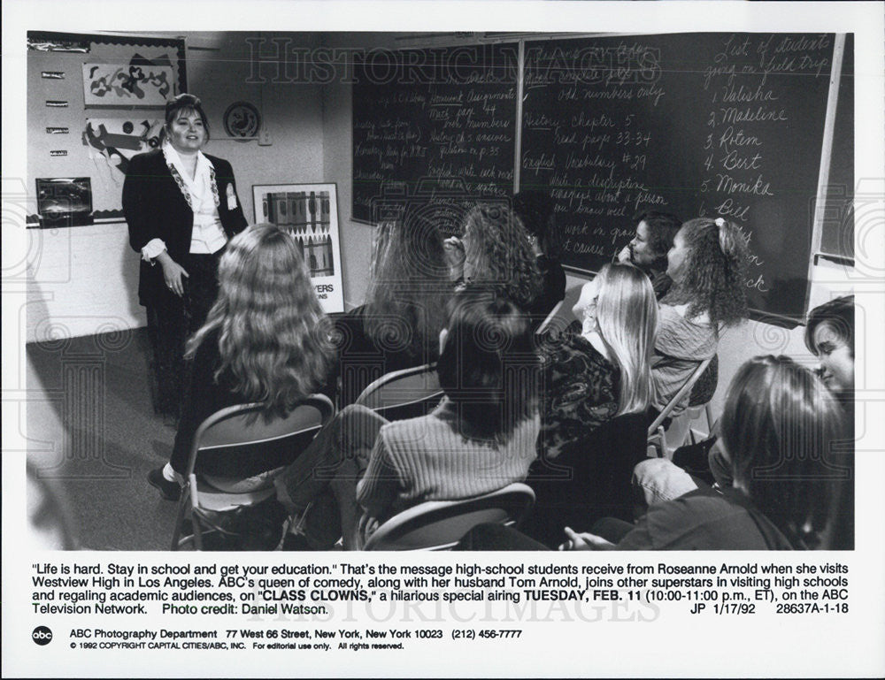 1992 Press Photo Roseanne Arnold Actress Comedienne Class Clowns Movie Film - Historic Images